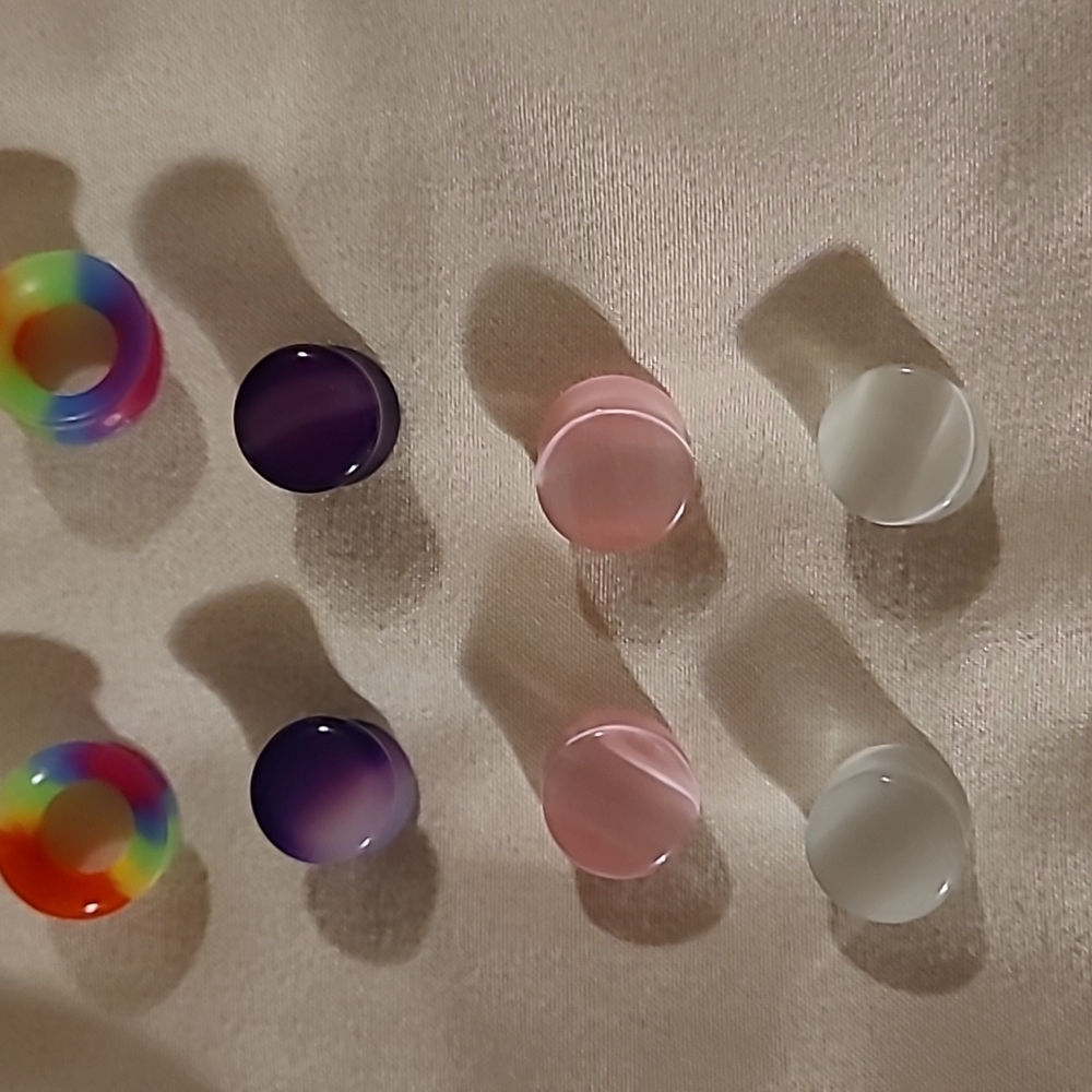 Plugs Bundle!!💜🖤Size 00-9/16(?) Stone, Silicone, Cats Eye⭐